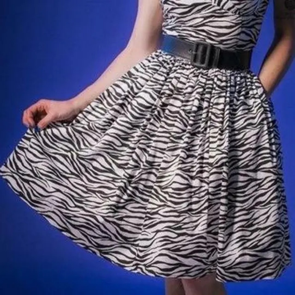 Deadly Dames by Micheline Pitt Zebra Print Jenny Skirt, Size Large EUC